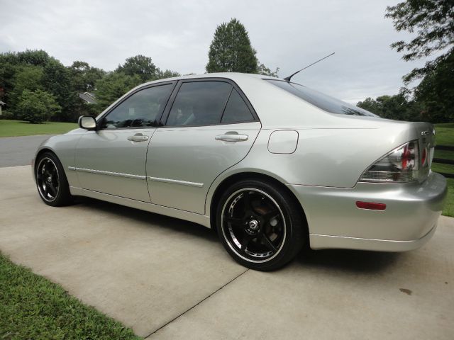 2002 Lexus IS 300 323it