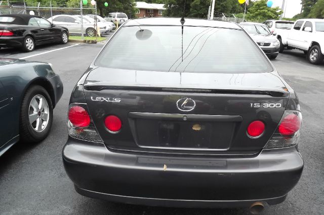 2003 Lexus IS 300 323it