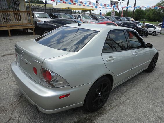 2003 Lexus IS 300 323it