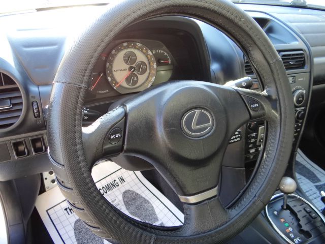 2003 Lexus IS 300 323it