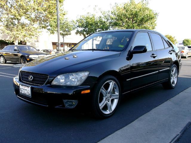 2004 Lexus IS 300 323it