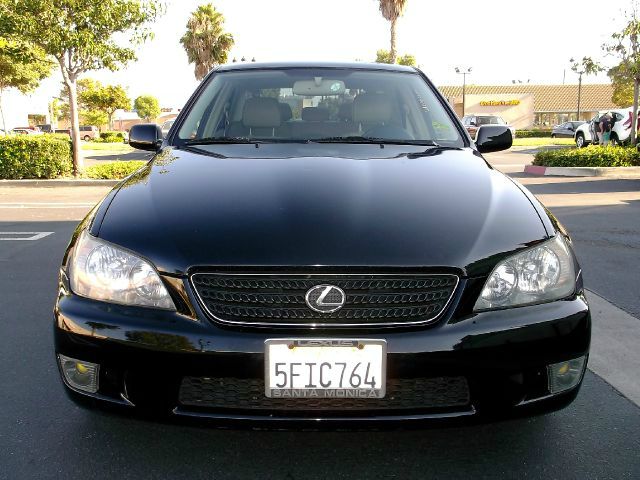 2004 Lexus IS 300 323it