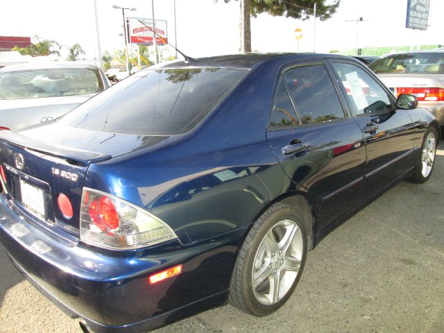 2004 Lexus IS 300 323it