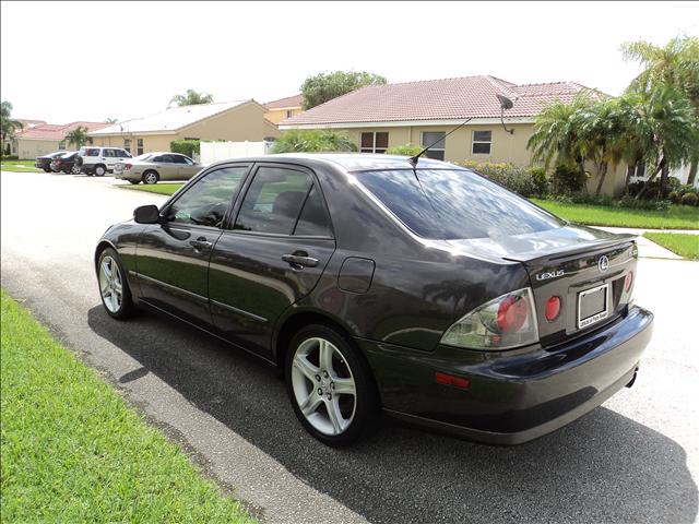 2004 Lexus IS 300 4-DR 1LT