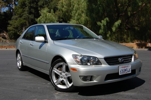 2004 Lexus IS 300 323it