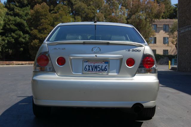 2004 Lexus IS 300 323it