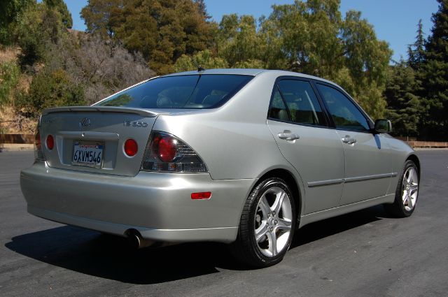 2004 Lexus IS 300 323it