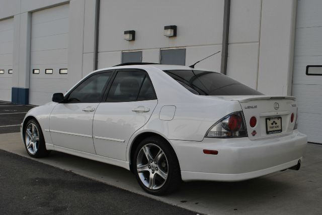 2005 Lexus IS 300 323it