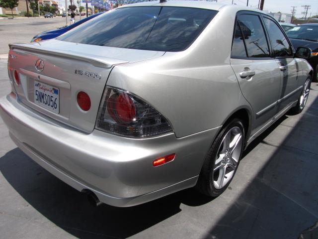 2005 Lexus IS 300 114