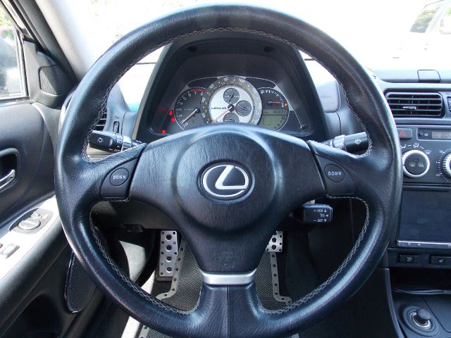 2005 Lexus IS 300 323it