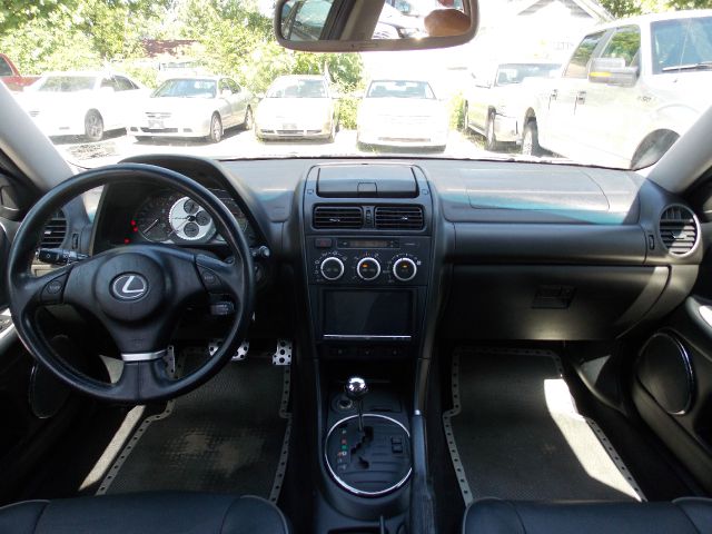 2005 Lexus IS 300 323it