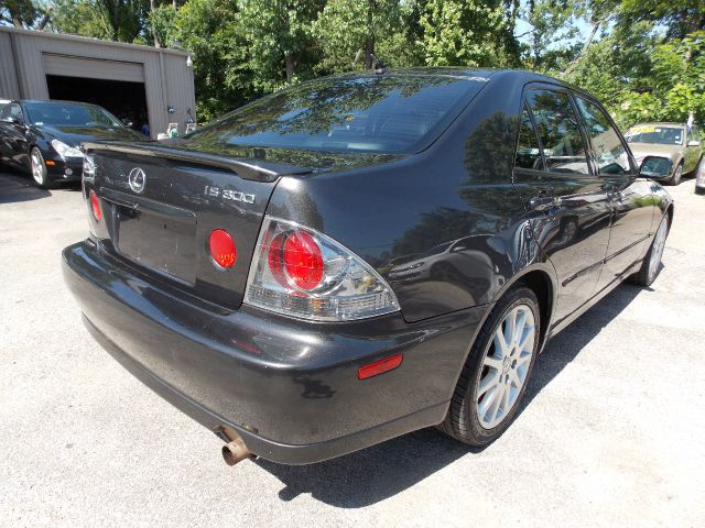 2005 Lexus IS 300 323it