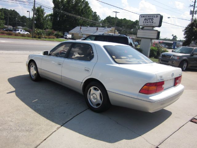 1998 Lexus LS 400 4dr Quad Cab 140.5 WB ST