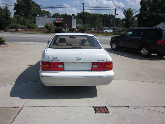 1998 Lexus LS 400 4dr Quad Cab 140.5 WB ST