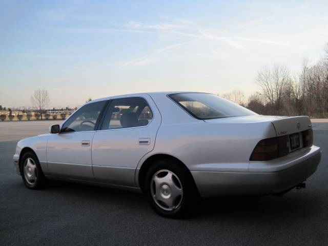 1999 Lexus LS 400 Base