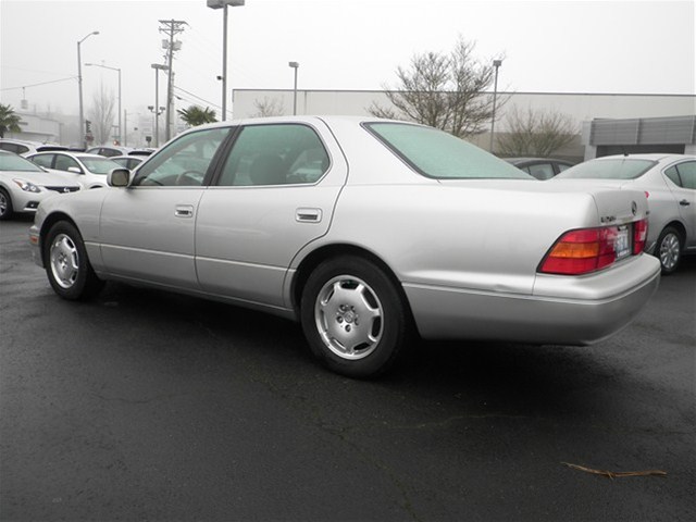 2000 Lexus LS 400 Base