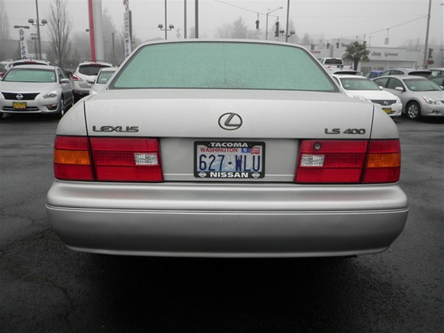 2000 Lexus LS 400 Base