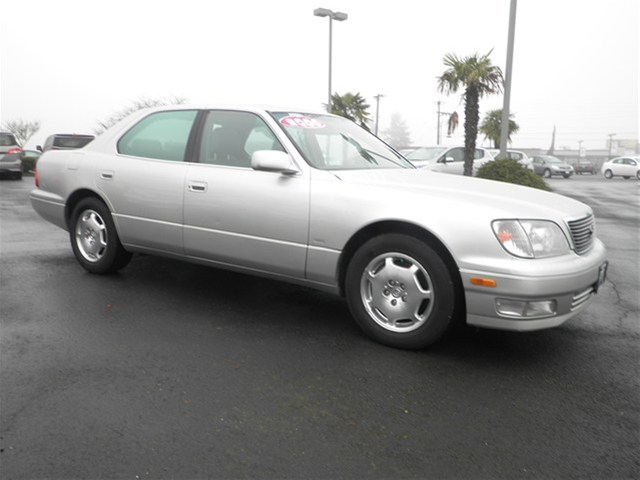 2000 Lexus LS 400 Base