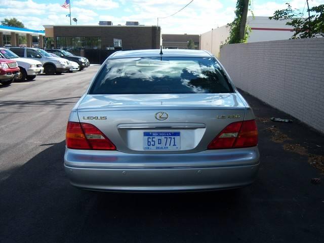 2003 Lexus LS 430 Base