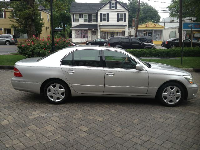 2004 Lexus LS 430 Laramie/ 1 Owner