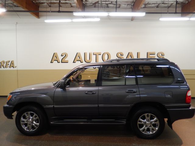 2003 Lexus LX 470 Scion XB