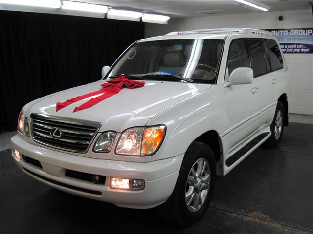 2004 Lexus LX 470 111 WB AWD