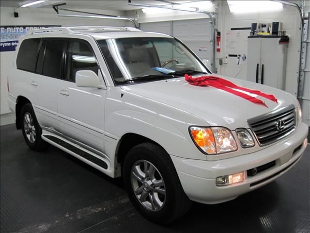 2004 Lexus LX 470 111 WB AWD