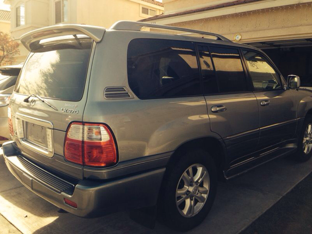 2004 Lexus LX 470 Scion XB