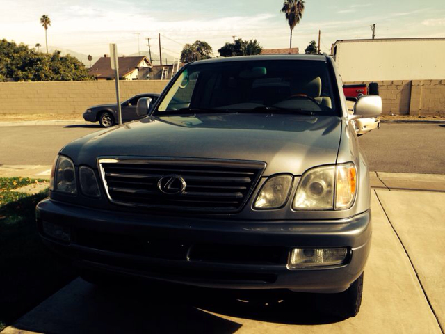 2004 Lexus LX 470 Scion XB