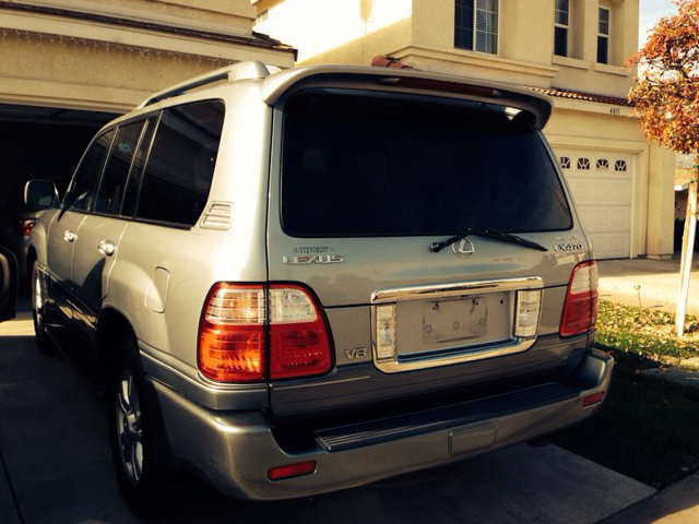 2004 Lexus LX 470 Scion XB