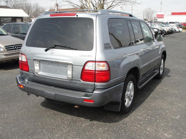 2004 Lexus LX 470 Scion XB