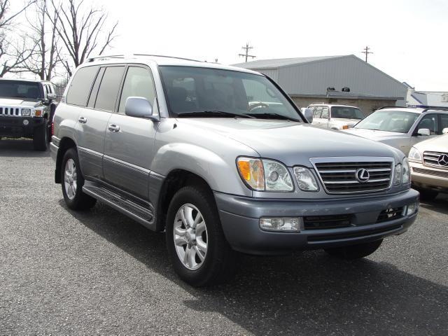 2004 Lexus LX 470 Scion XB