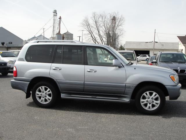 2004 Lexus LX 470 Scion XB