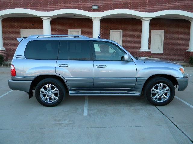 2004 Lexus LX 470 Base