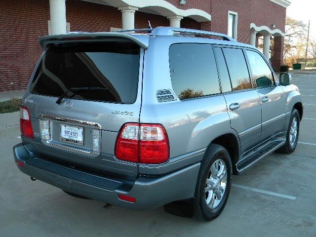 2004 Lexus LX 470 Base