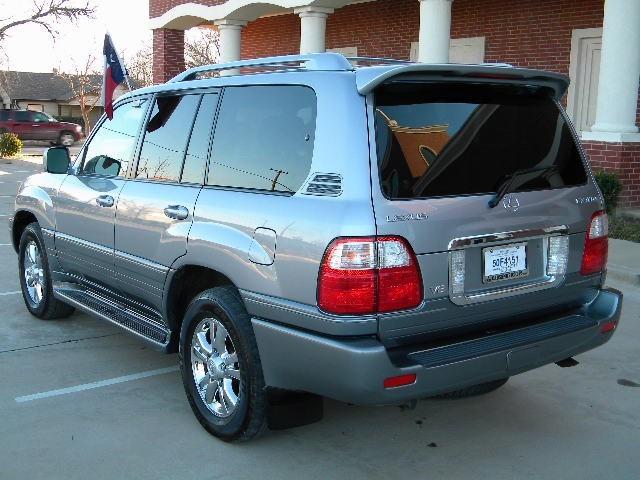 2004 Lexus LX 470 Base