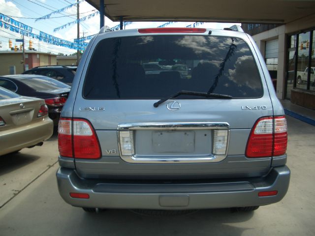 2005 Lexus LX 470 Scion XB