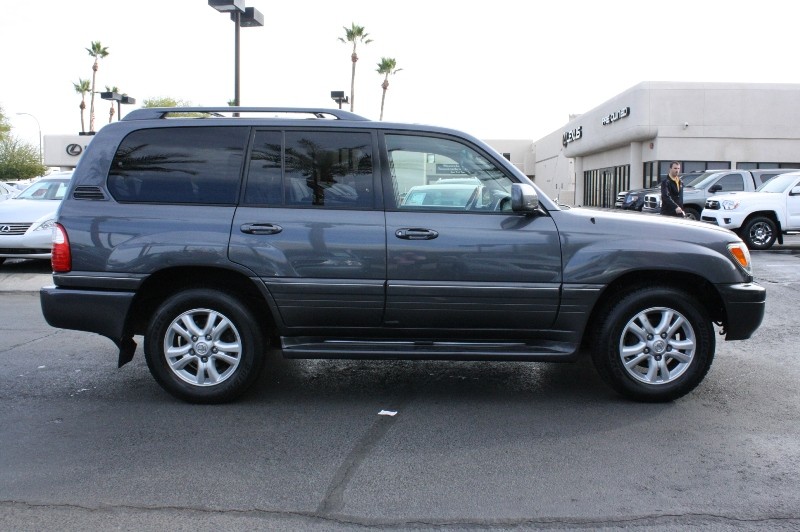 2005 Lexus LX 470 Base