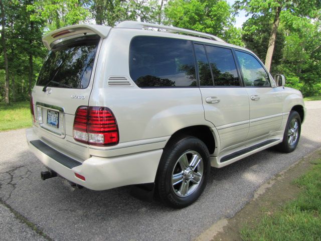 2006 Lexus LX 470 Scion XB