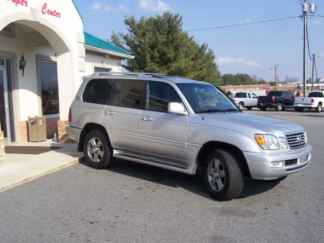 2006 Lexus LX 470 Scion XB