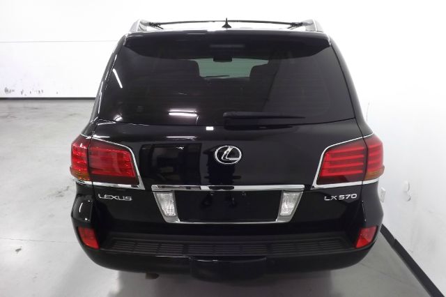 2009 Lexus LX 570 Scion XB