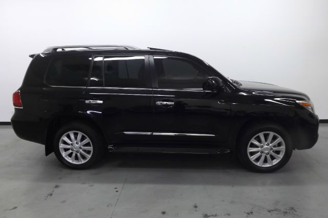 2009 Lexus LX 570 Scion XB