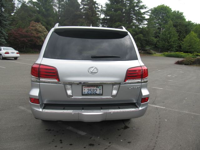 2013 Lexus LX 570 Scion XB