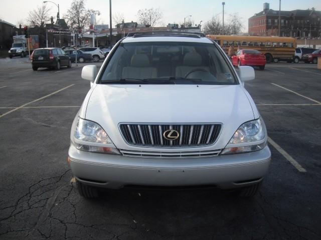 2001 Lexus RX 300 XLT V10 HAS A PLOW