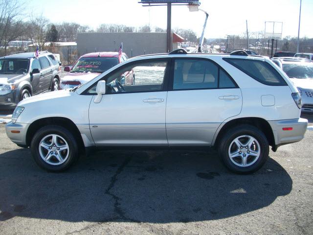 2001 Lexus RX 300 XLT V10 HAS A PLOW