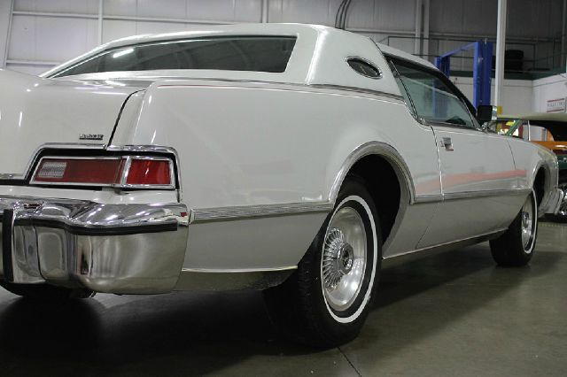 1976 Lincoln Continental LSi Sedan 4D