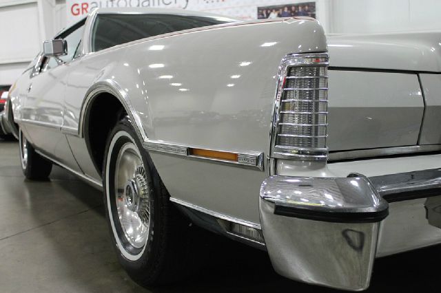 1976 Lincoln Continental LSi Sedan 4D