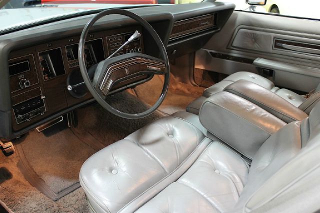 1976 Lincoln Continental LSi Sedan 4D