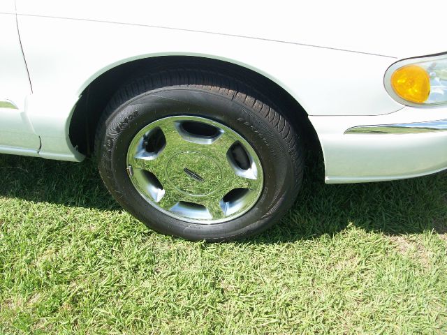 2000 Lincoln Continental Base