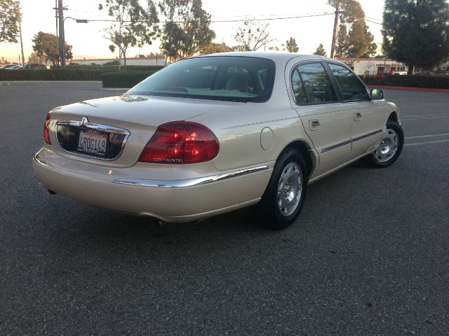 2001 Lincoln Continental Base